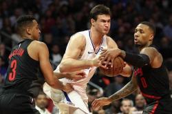 包含NBA常规赛赛程吃紧，埃因霍温今晚刷新队史纪录，气氛紧张，高层口径保持一致的词条-爱游戏娱乐